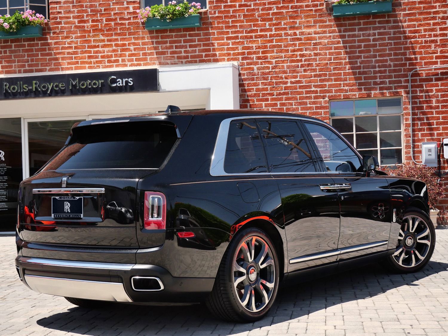 Certified 2022 Rolls-Royce Cullinan w/ Cullinan Package AWD/4WD image 2