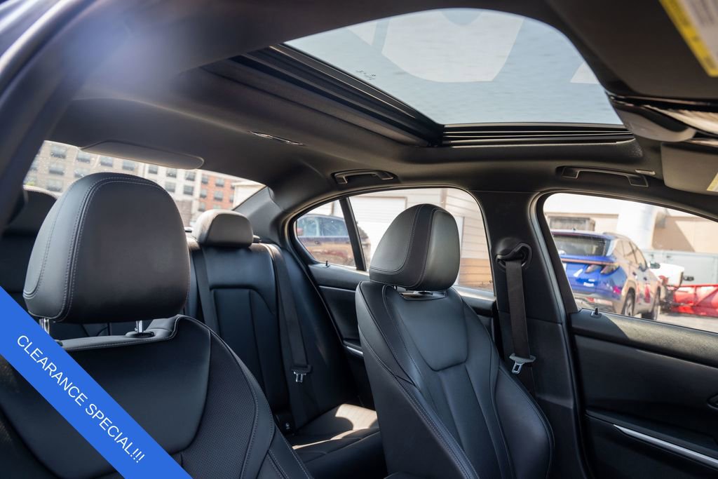 Used 2023 BMW 330i xDrive Sedan w/ Premium Package image 12