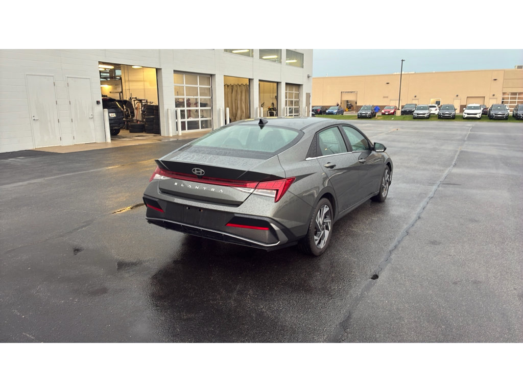 Used 2025 Hyundai Elantra SEL FWD image 7