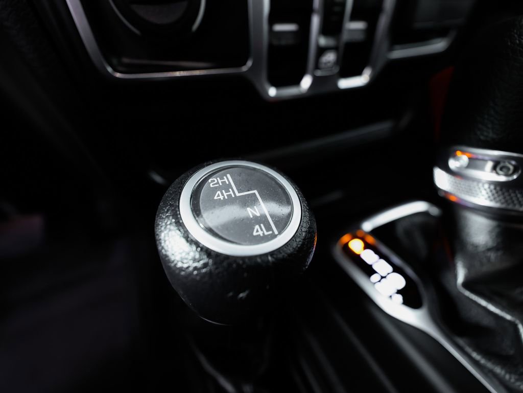 Used 2023 Jeep Wrangler Unlimited Sport AWD/4WD image 29