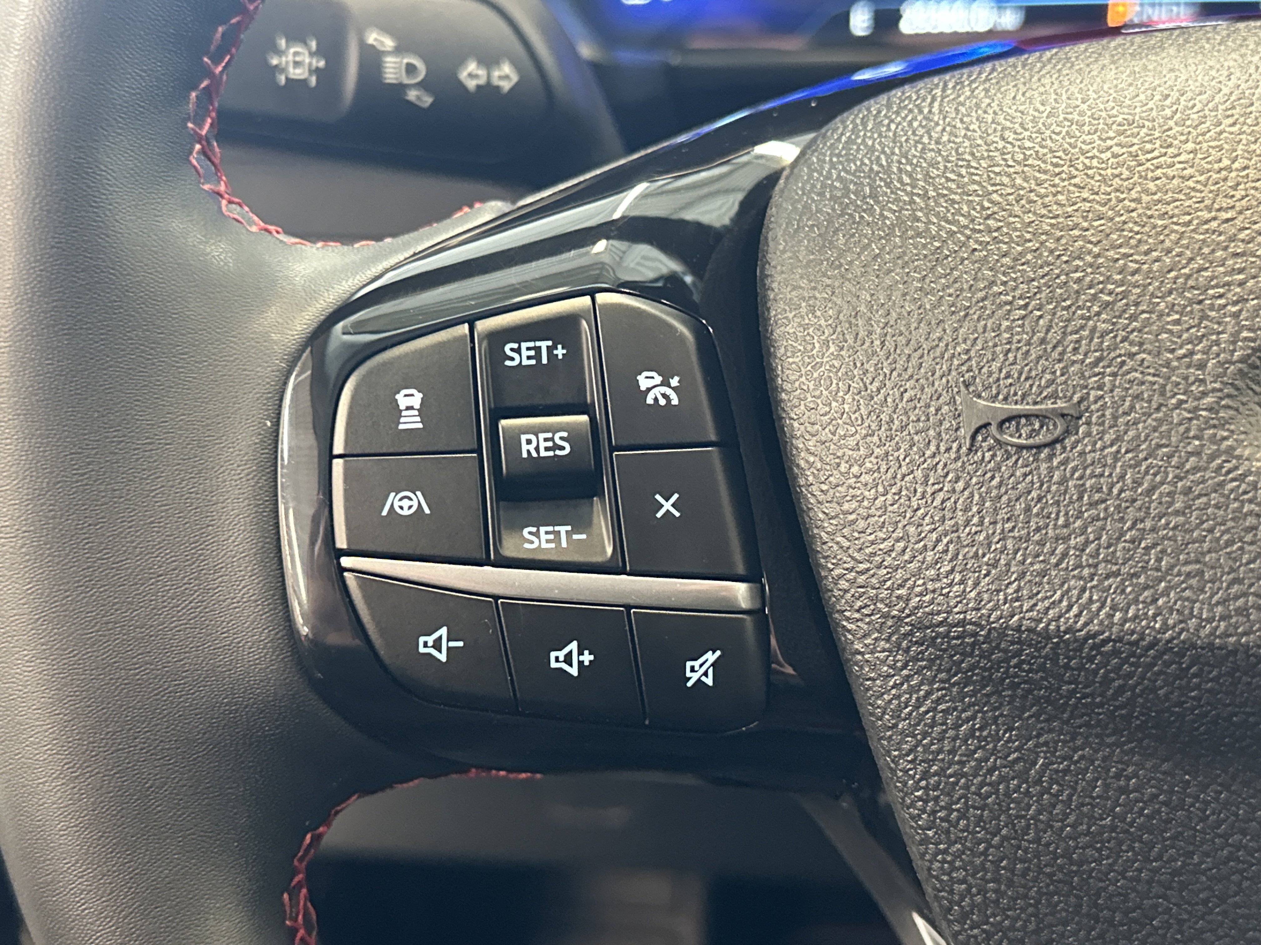 Used 2022 Ford Escape SEL w/ SEL Stealth AWD Package image 36