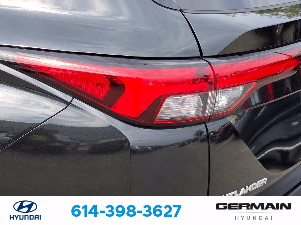 Used 2023 Mitsubishi Outlander SEL AWD/4WD image 16