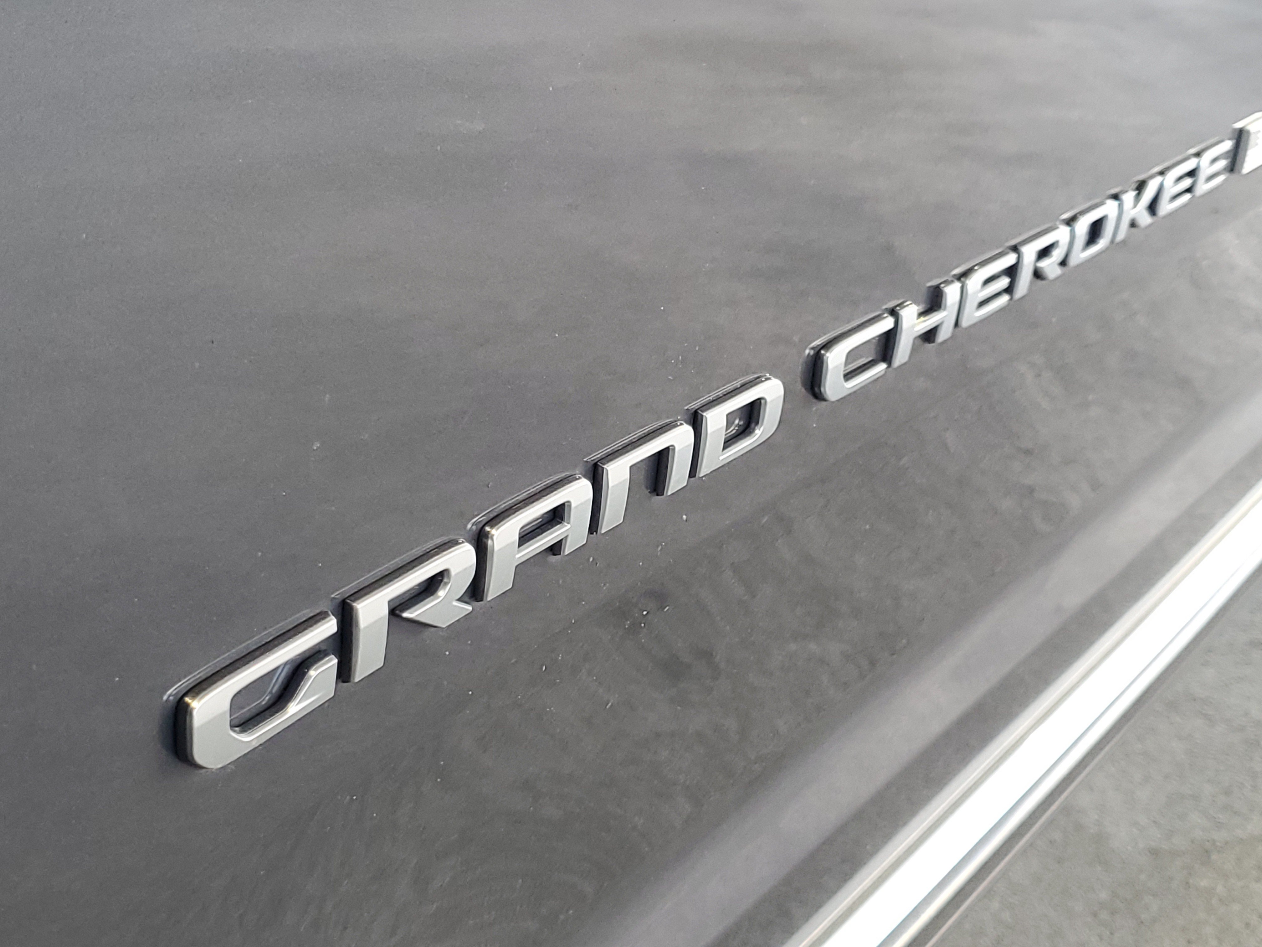Used 2022 Jeep Grand Cherokee L Summit w/ Advanced Protech Group IV RWD image 5