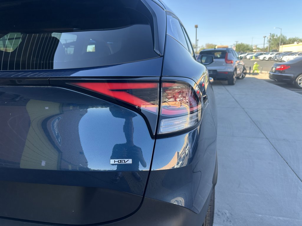 Used 2025 Kia Sportage EX image 13