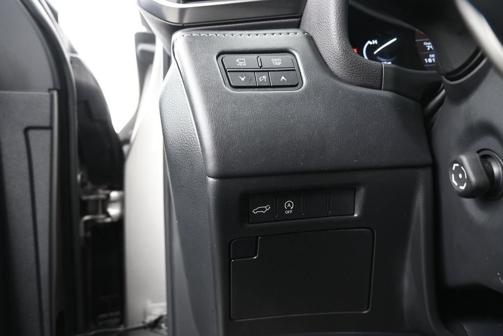 Used 2023 Lexus LX 600 4WD w/ Luxury Package image 22
