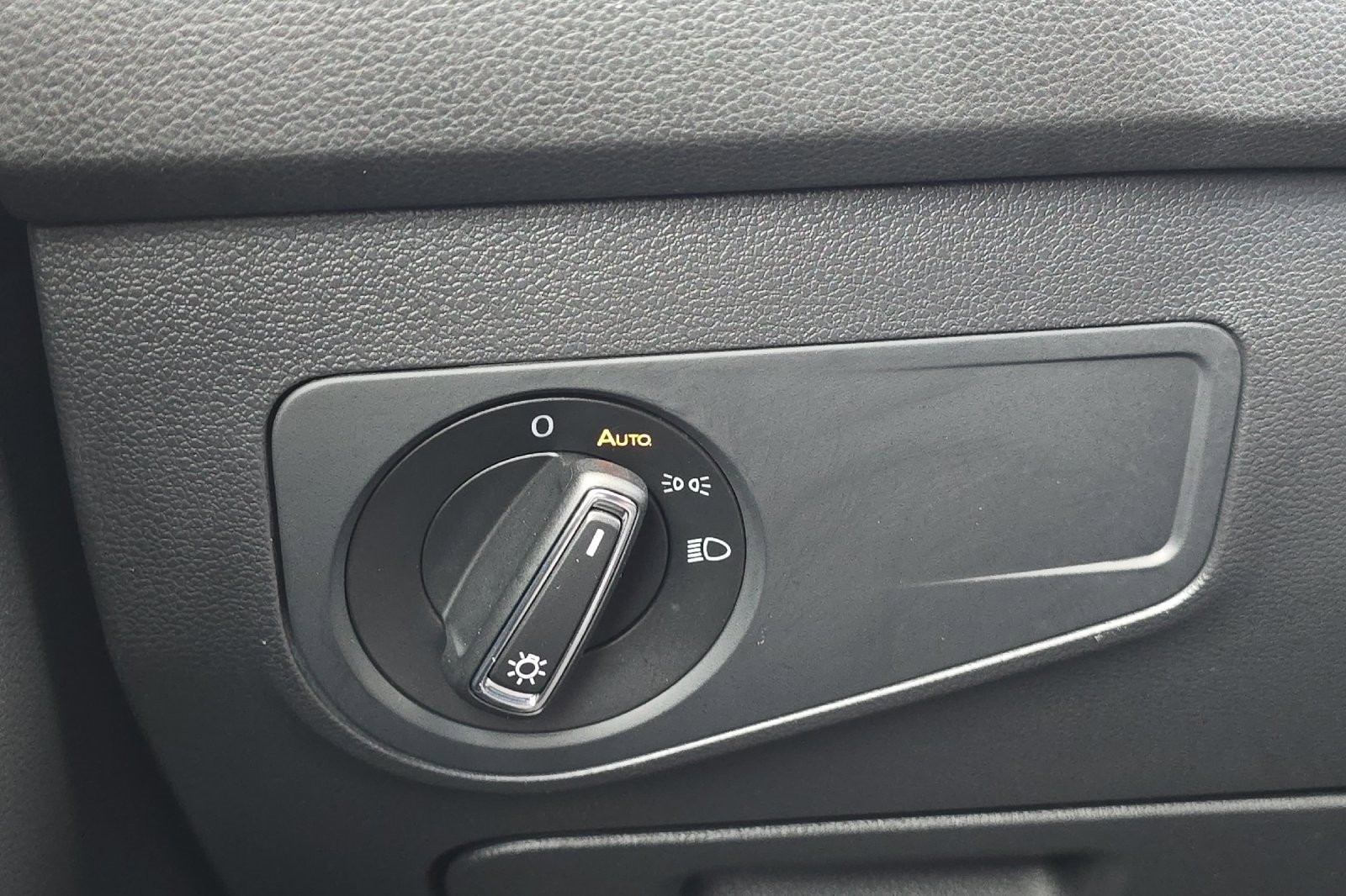 Used 2022 Volkswagen Tiguan SE image 30