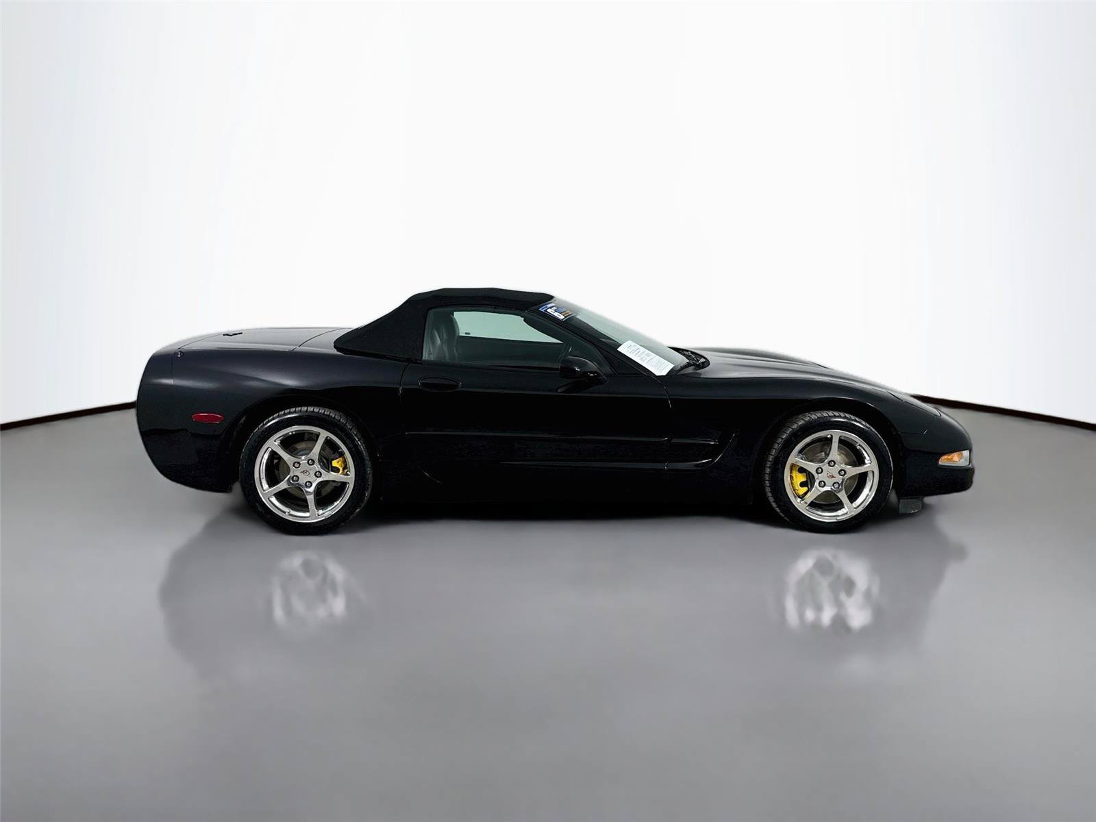 Used 2004 Chevrolet Corvette Convertible w/ Preferred Equipment Group RWD image 10