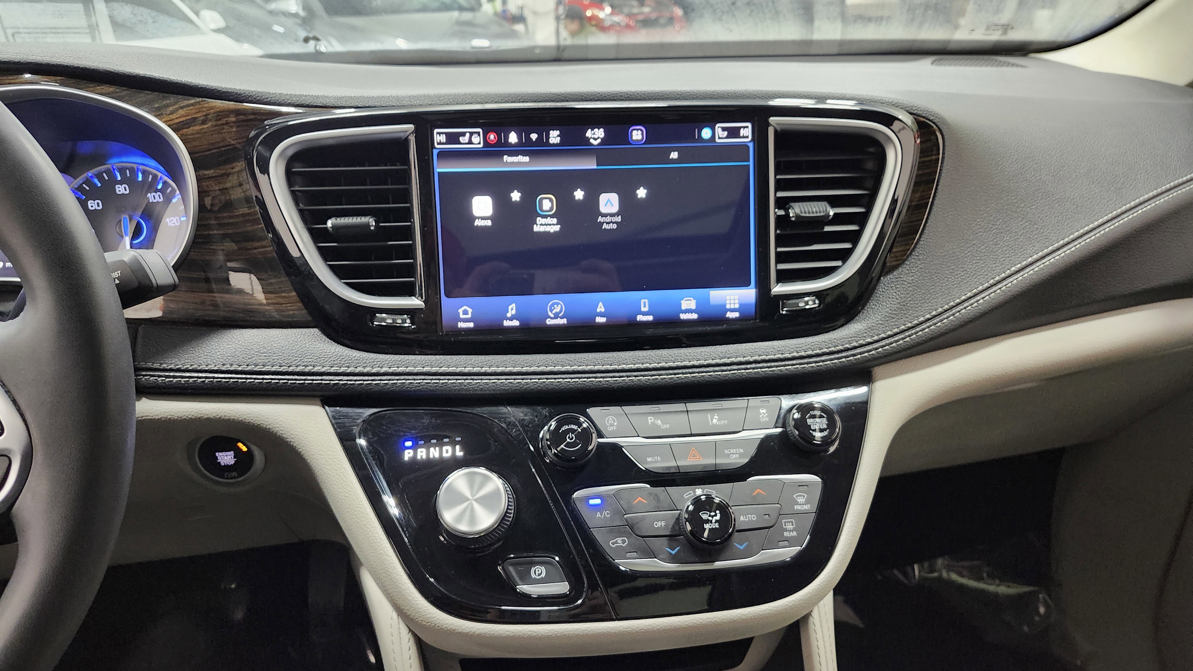 Used 2023 Chrysler Pacifica Limited image 31