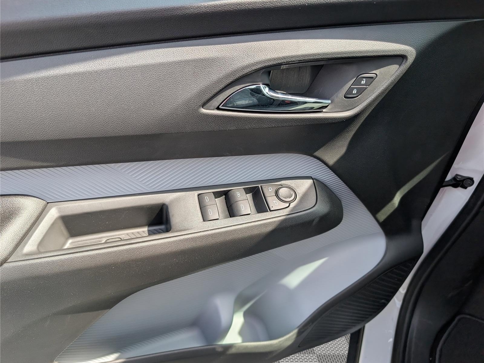New 2027 Chevrolet Bolt LT w/ Comfort Package FWD image 14