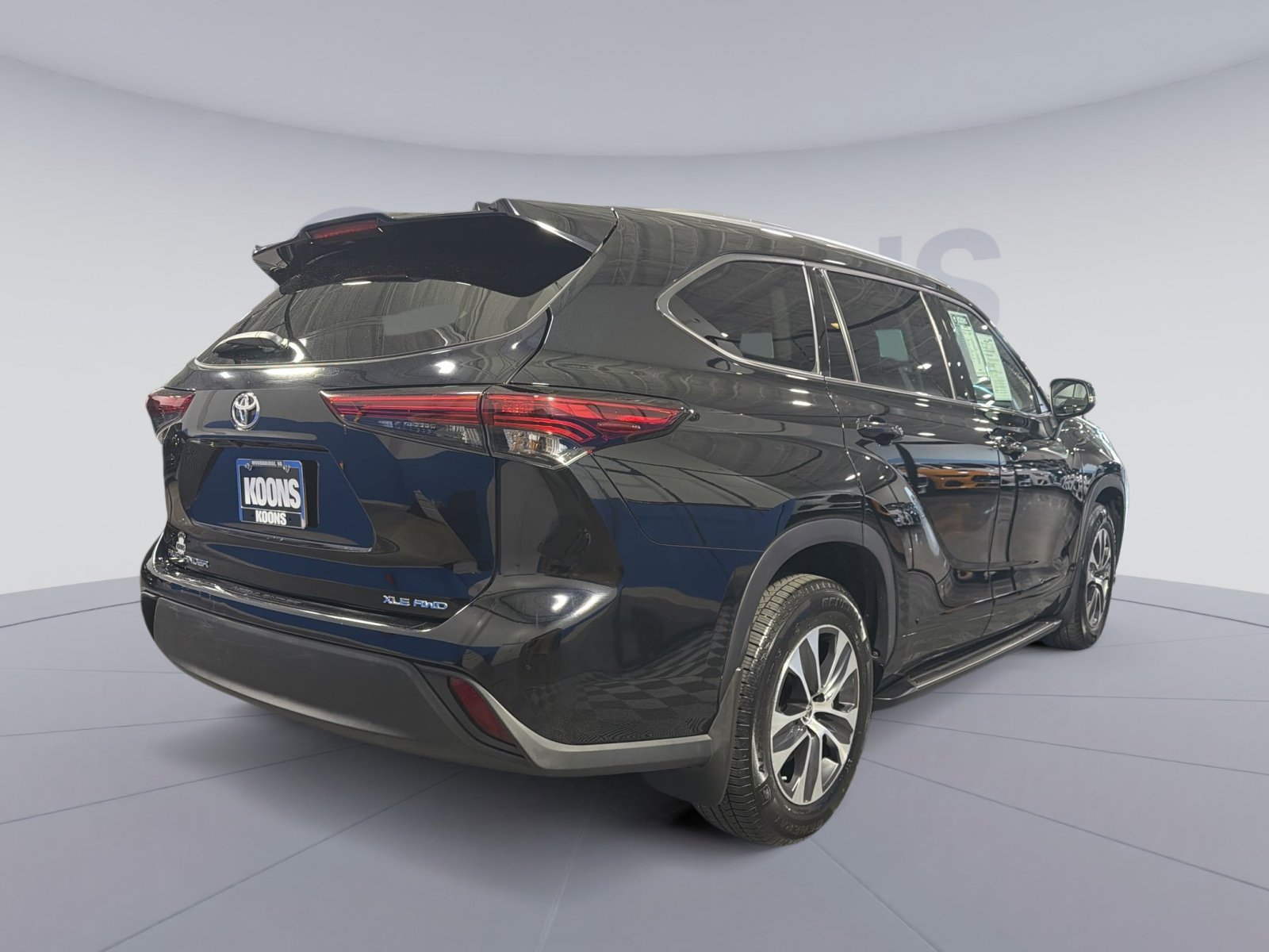 Used 2021 Toyota Highlander XLE AWD/4WD image 7