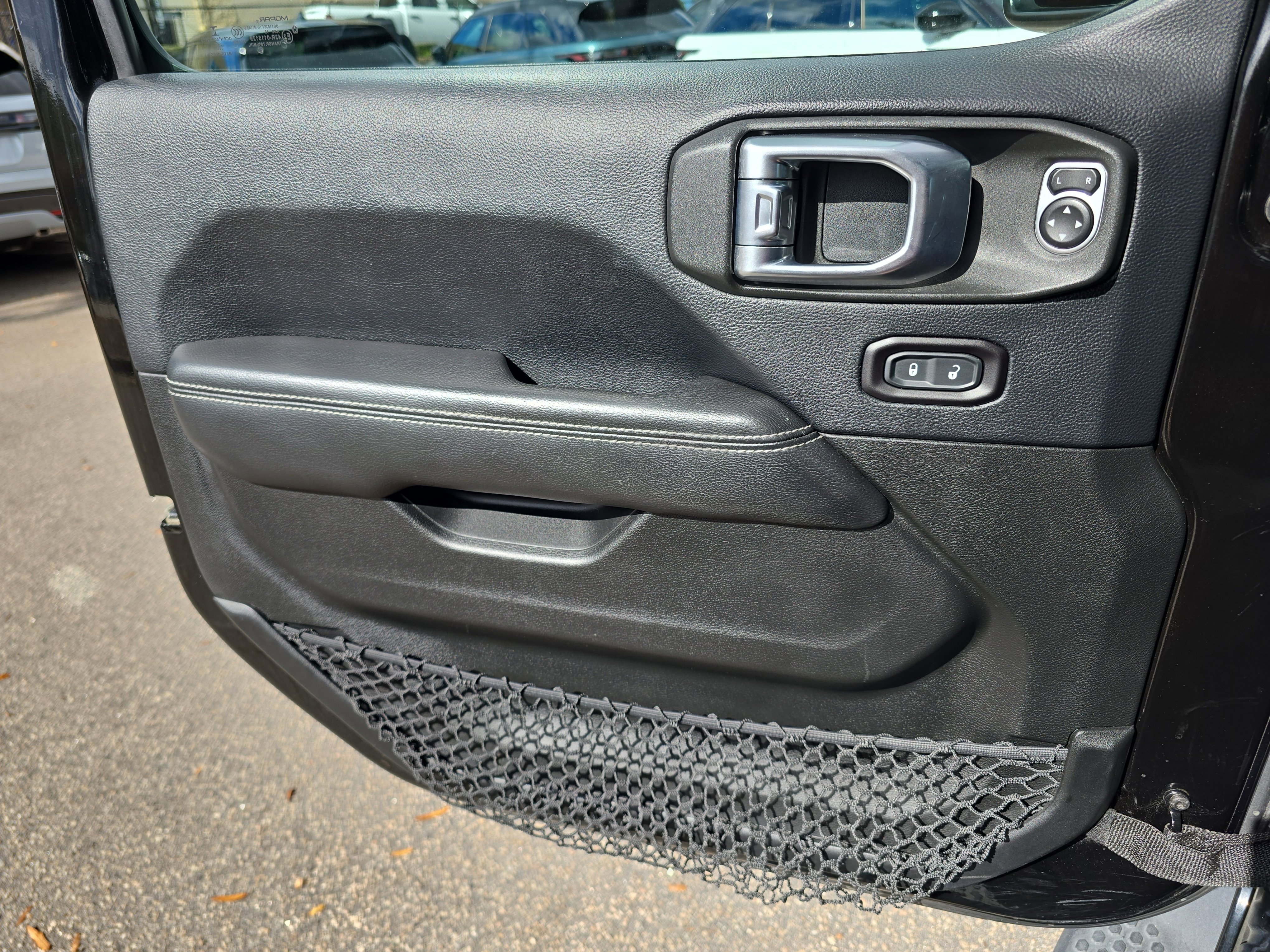 Used 2018 Jeep Wrangler Unlimited Sahara image 26