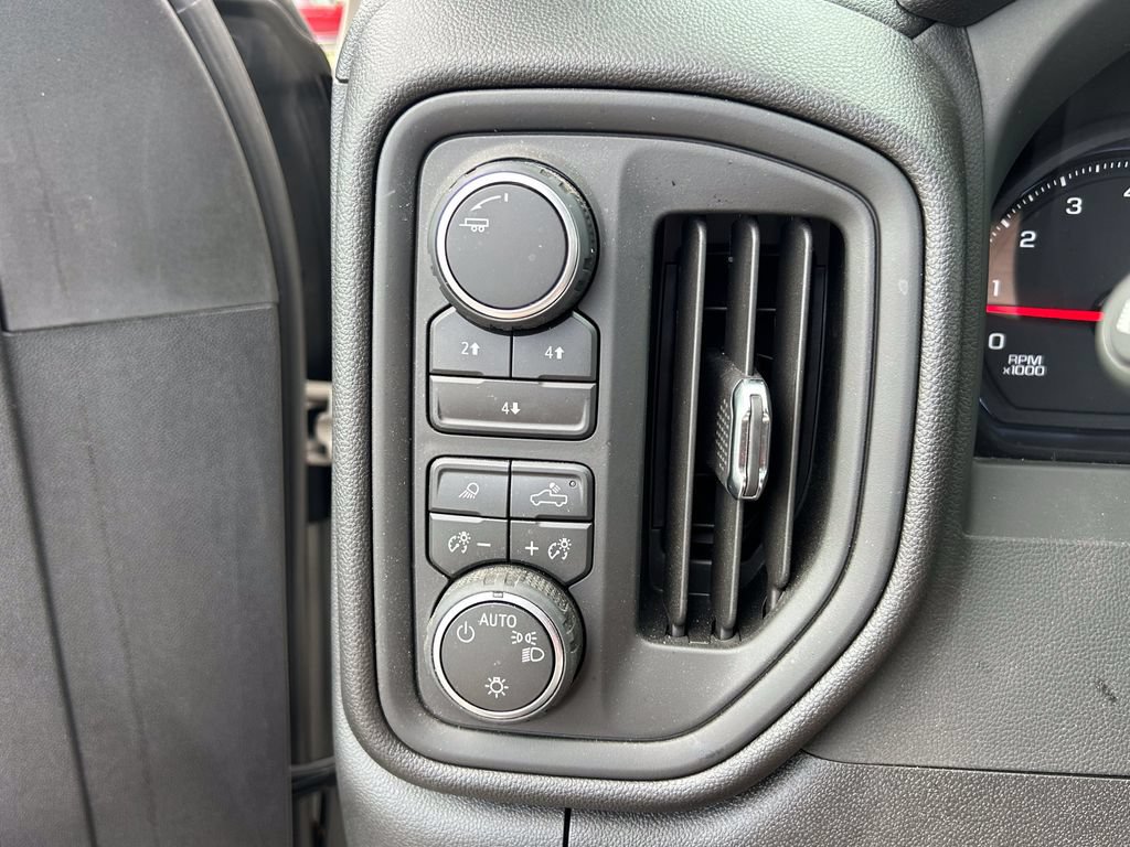 Used 2026 Chevrolet Silverado 2500 Custom w/ Custom Value Package AWD/4WD image 28