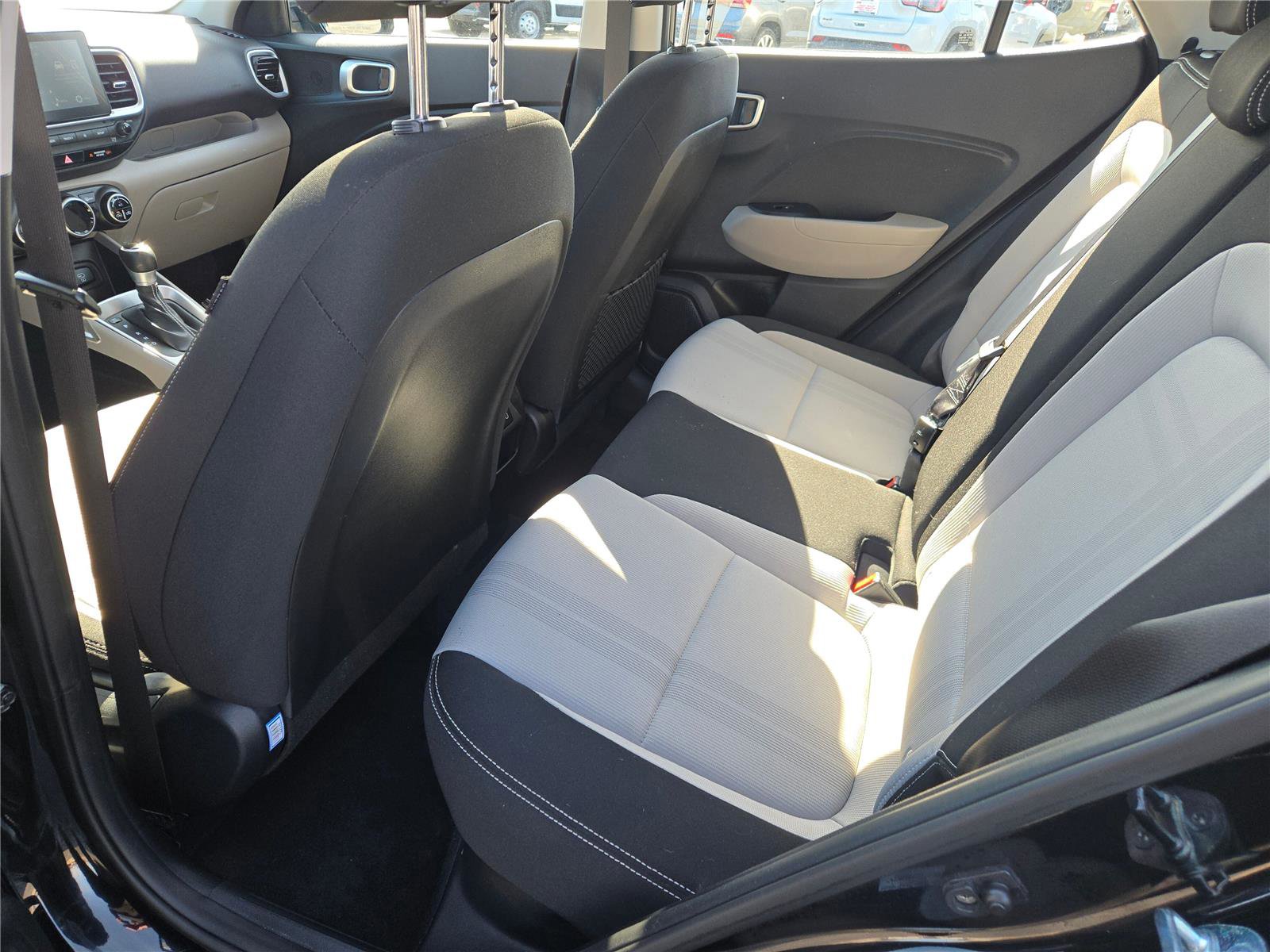 Used 2025 Hyundai Venue SEL image 20