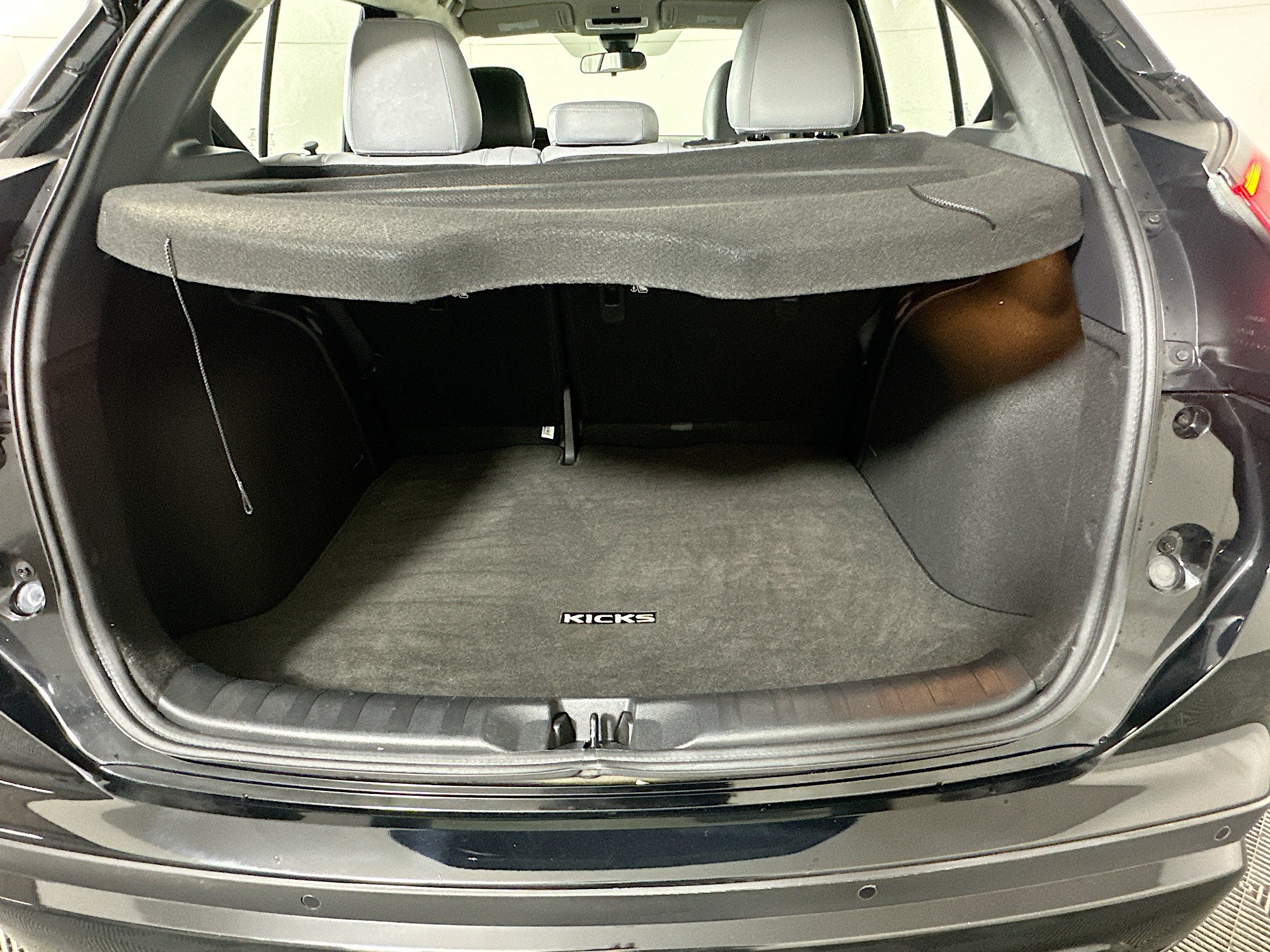 Used 2023 Nissan Kicks SR w/ SR Premium Package FWD image 27