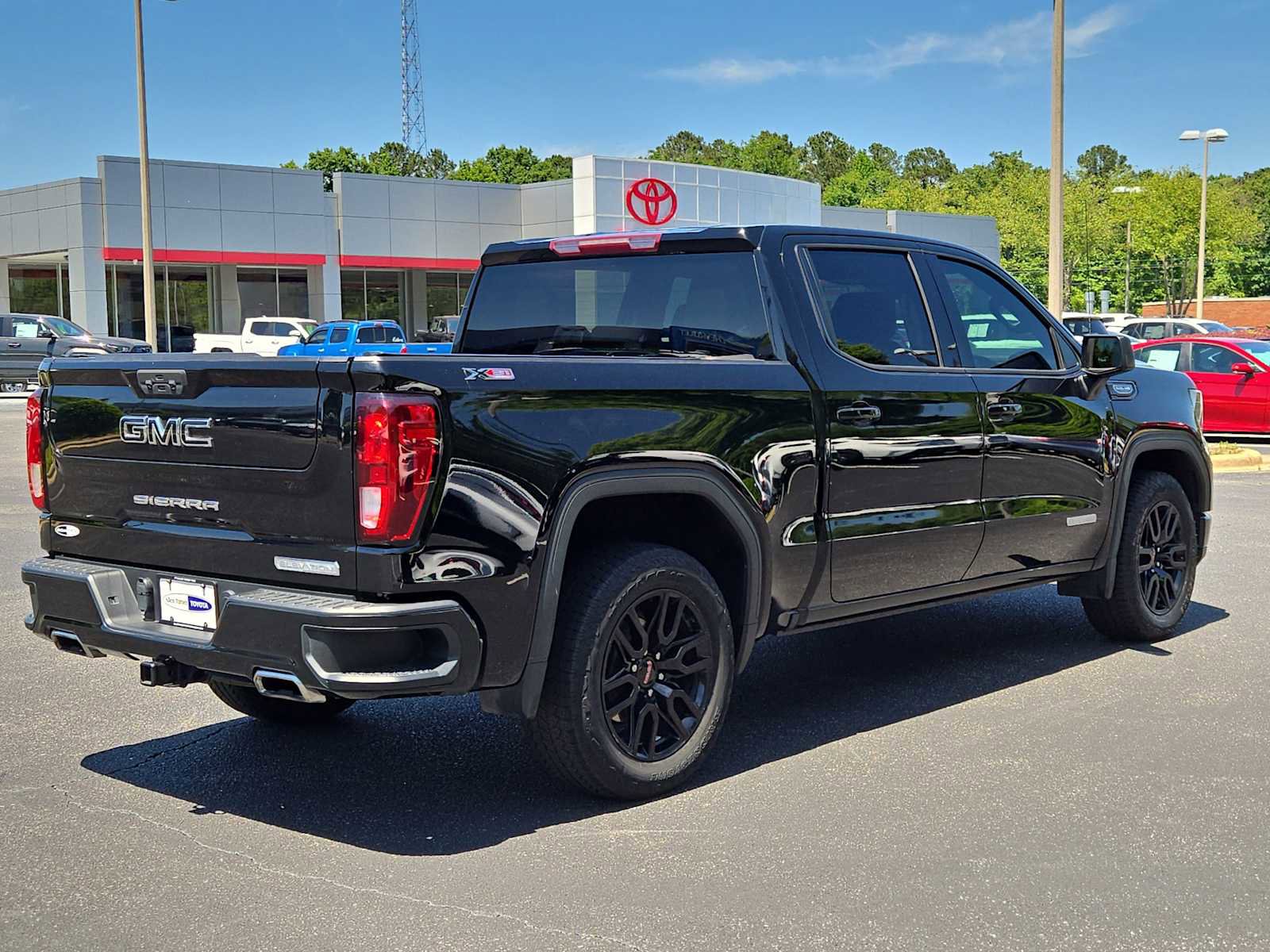 Used 2022 GMC Sierra 1500 Elevation w/ LPO, Elevation Black Package AWD/4WD image 6