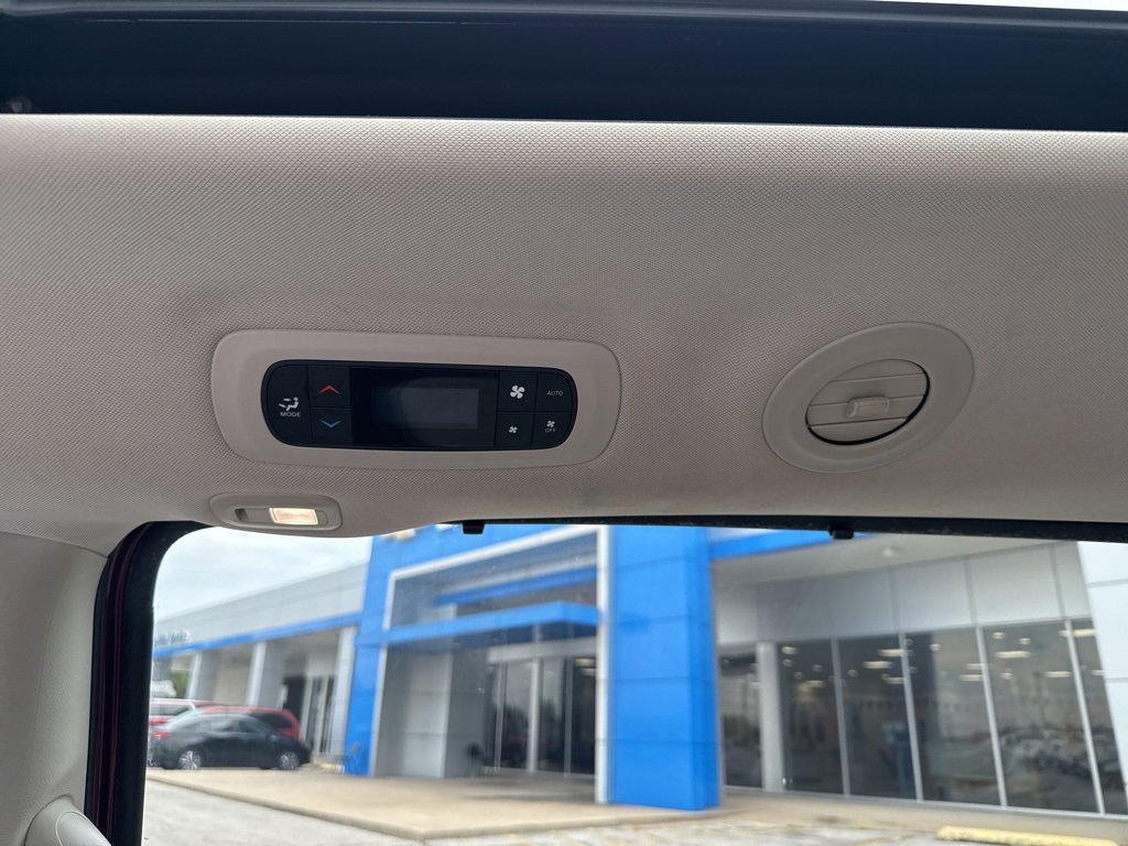 Used 2020 Chrysler Pacifica Limited image 32