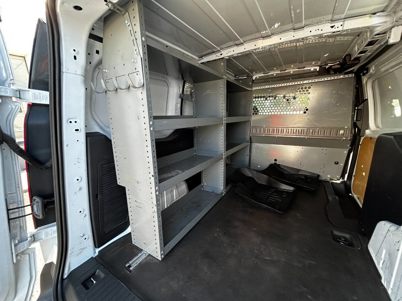 Used 2018 Ford Transit Connect XLT image 32