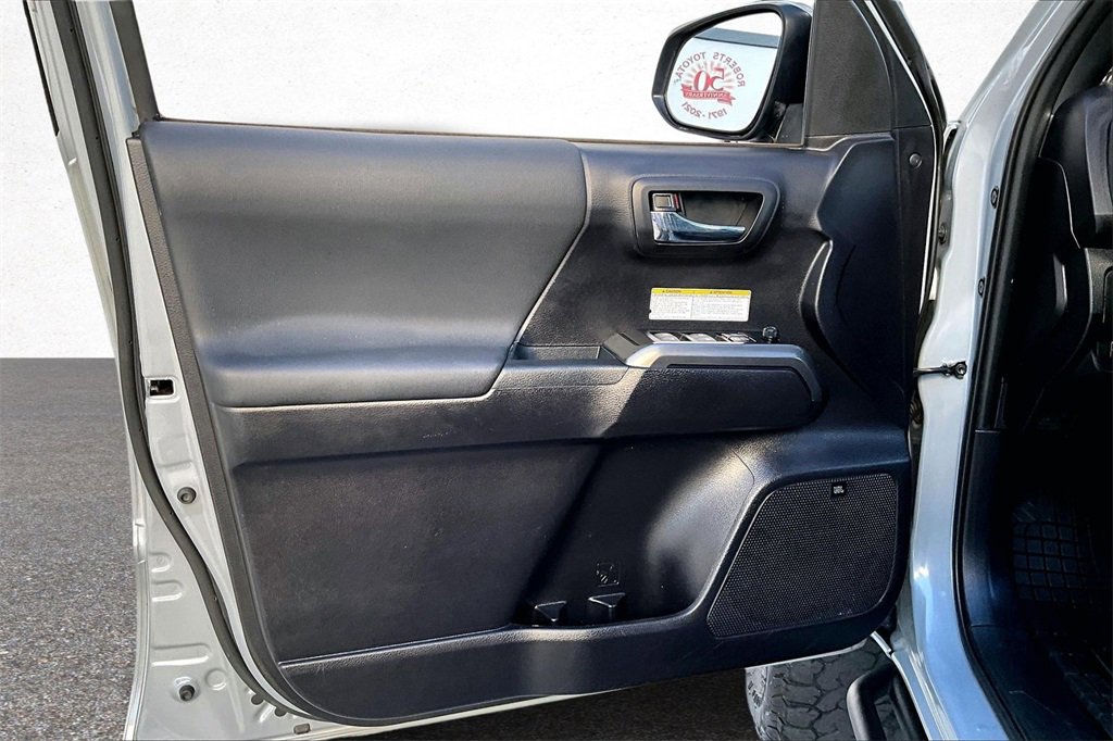 Used 2020 Toyota Tacoma TRD Off-Road image 15