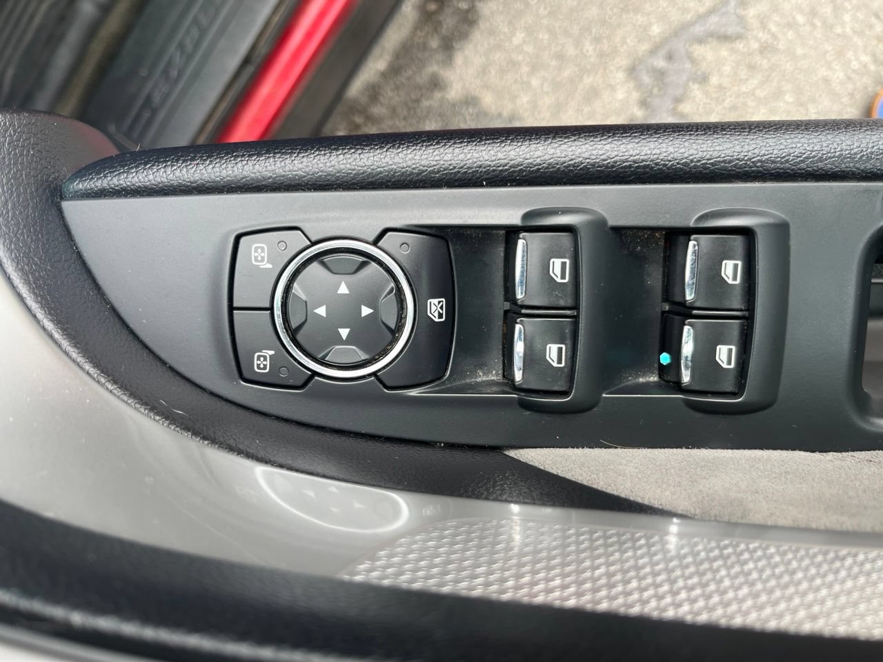 Used 2017 Ford Explorer XLT w/ Equipment Group 202A AWD/4WD image 16