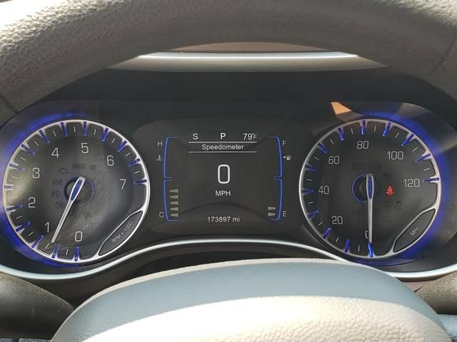 Used 2017 Chrysler Pacifica Touring FWD image 27