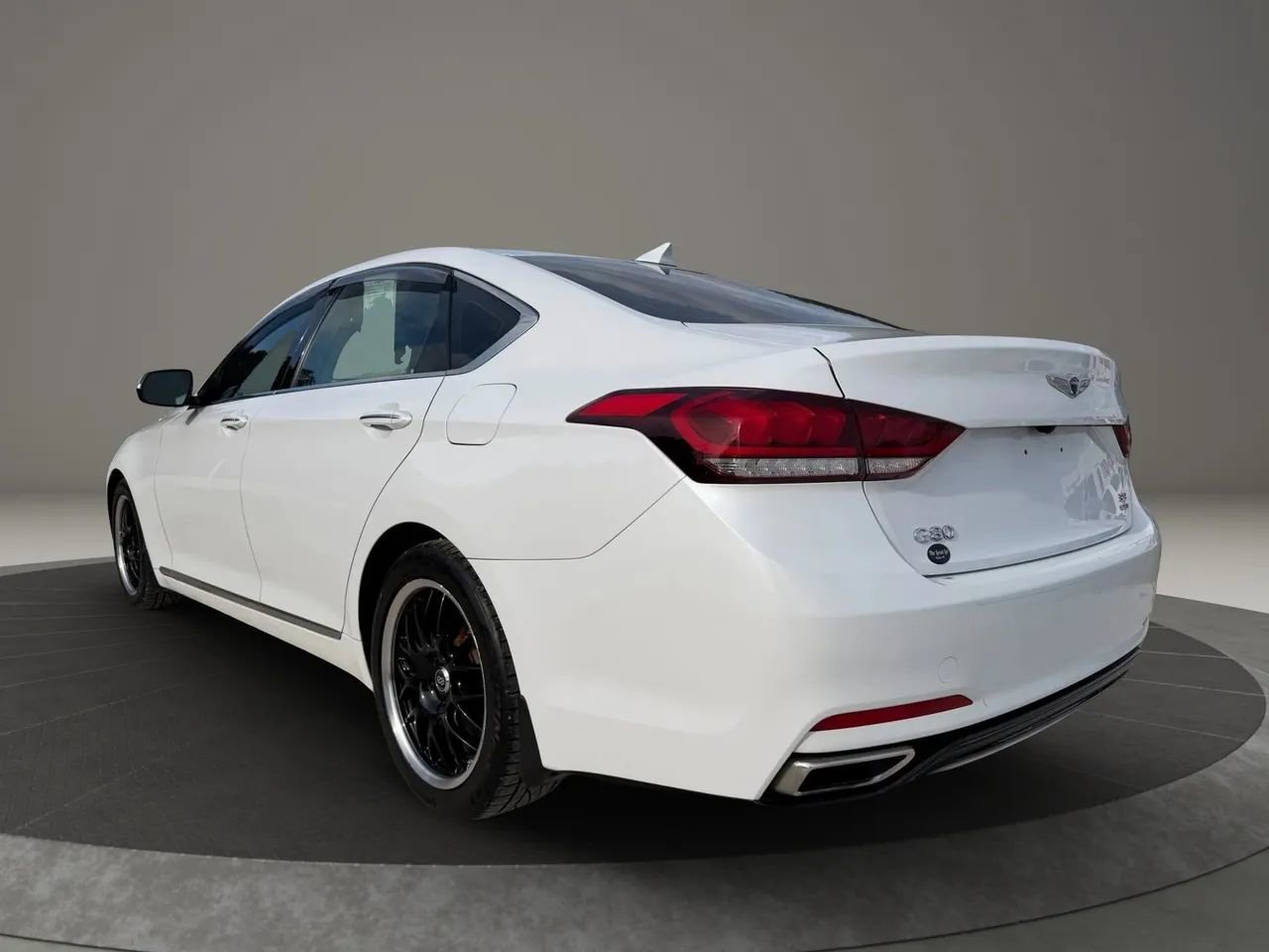 Used 2018 Genesis G80 3.8 AWD/4WD image 3
