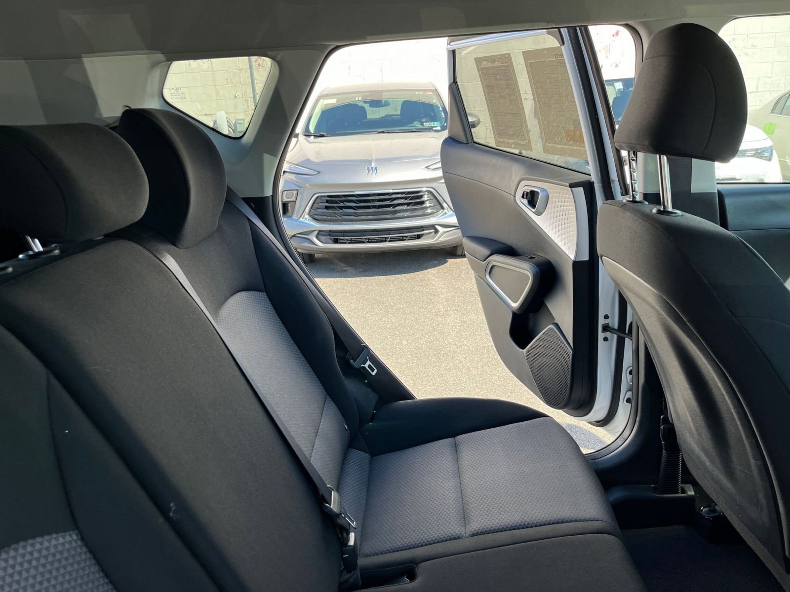 Used 2025 Kia Soul LX w/ LX Technology Package FWD image 35