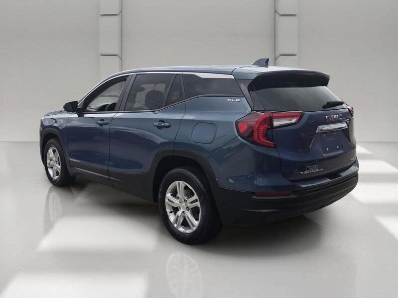 Used 2024 GMC Terrain SLE AWD/4WD image 3