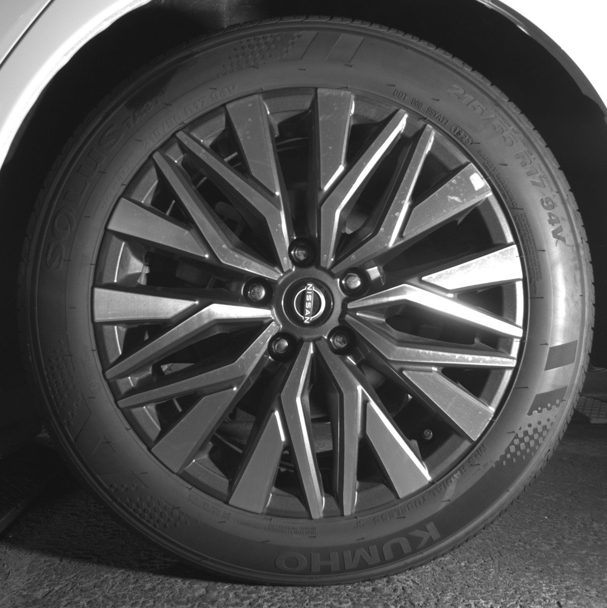 Used 2025 Nissan Altima 2.5 SV FWD image 14