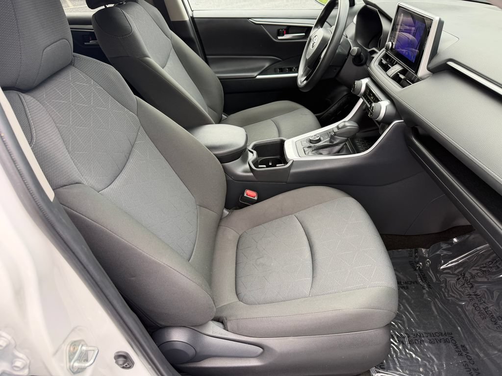 Used 2025 Toyota RAV4 XLE AWD/4WD image 15