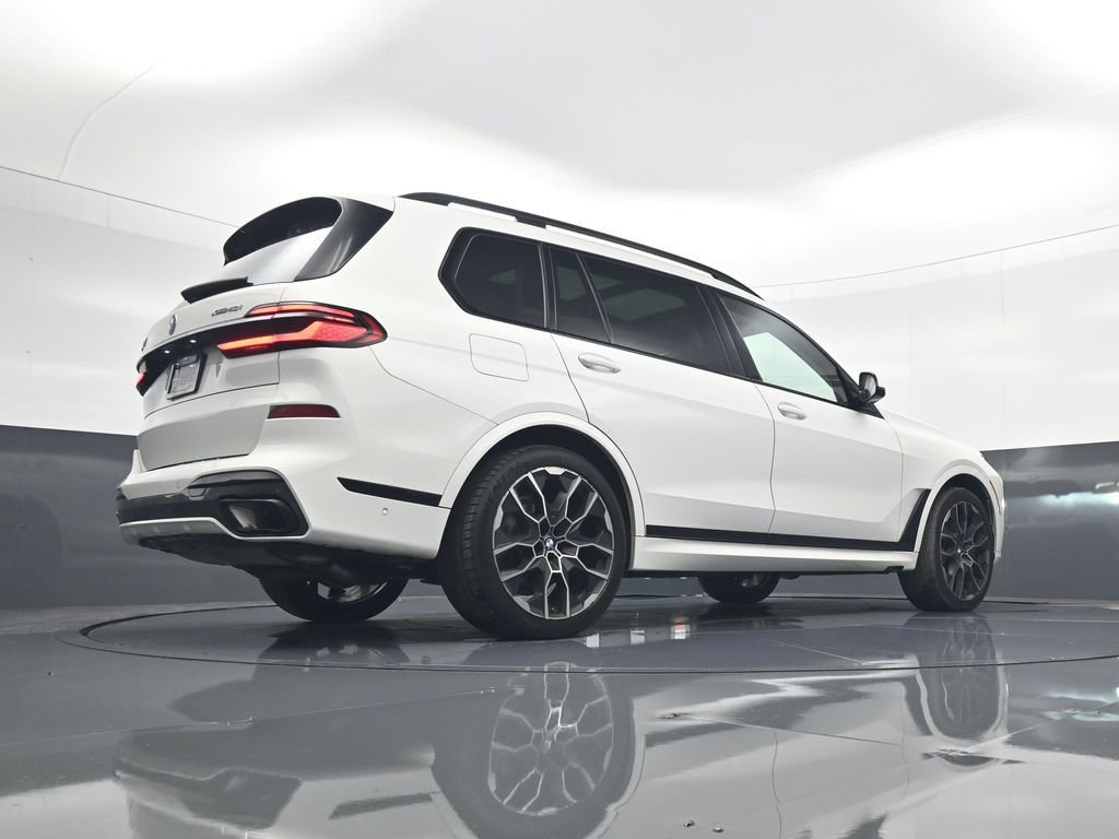 Used 2024 BMW X7 xDrive40i w/ Executive Package image 14