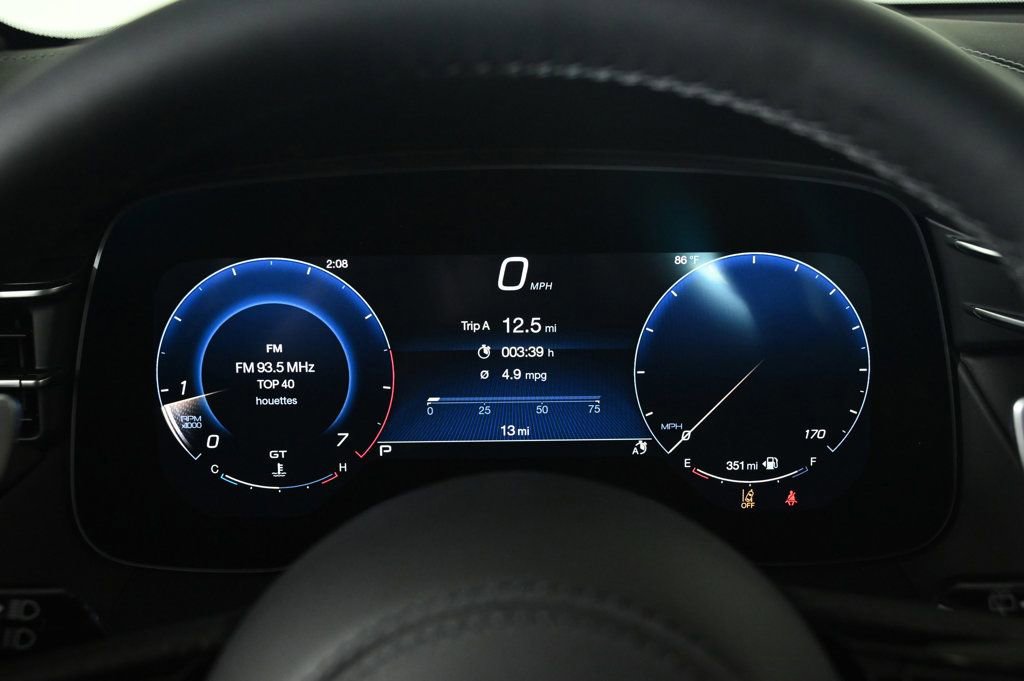 Used 2025 Maserati Grecale GT image 11