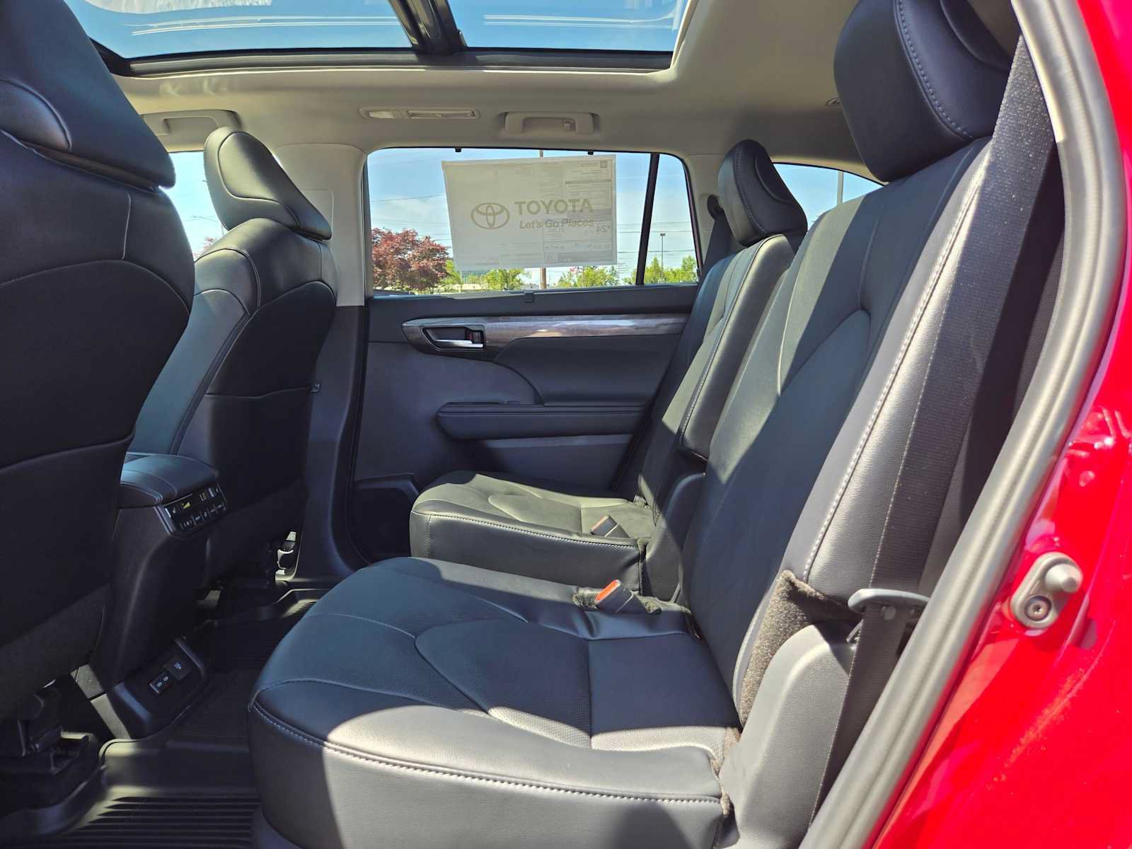 New 2026 Toyota Highlander Platinum AWD/4WD image 18