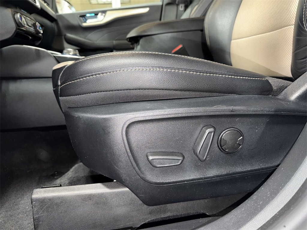 Used 2022 Ford Escape Titanium w/ Titanium Elite Package image 14