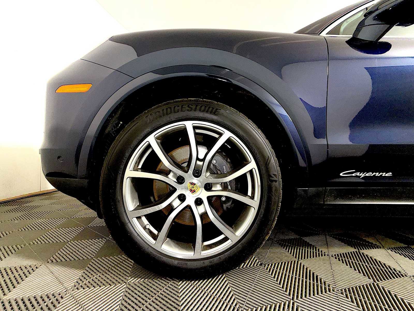 Used 2024 Porsche Cayenne AWD/4WD image 8