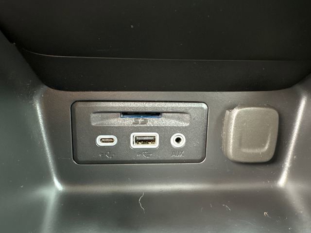 Used 2024 GMC Terrain SLT image 34