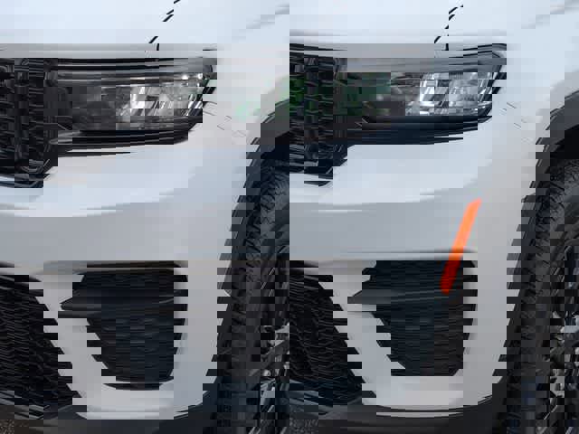 Used 2025 Jeep Grand Cherokee Altitude image 11