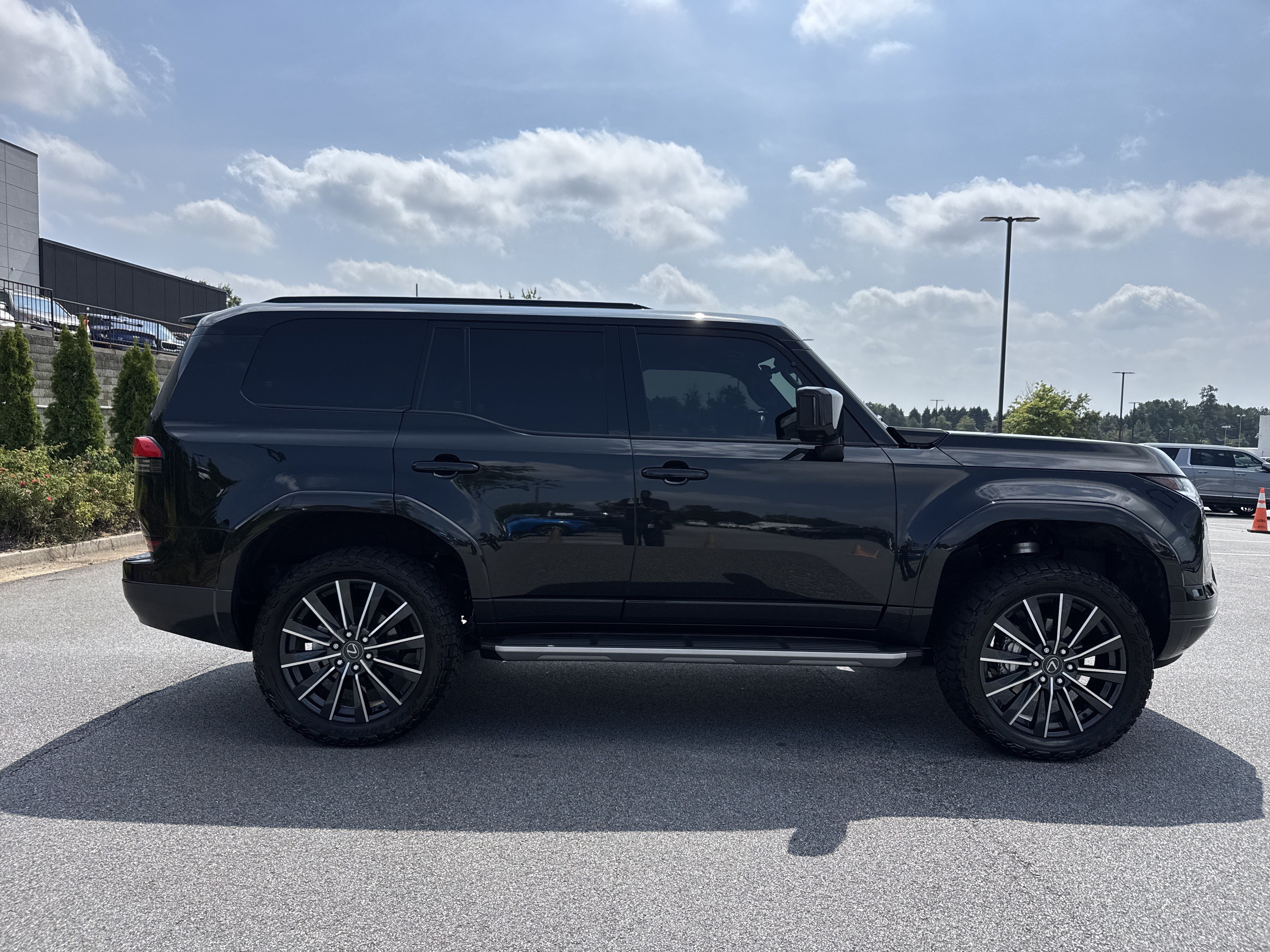 Used 2024 Lexus GX 550 w/ Accessory Package (Z1) AWD/4WD image 11