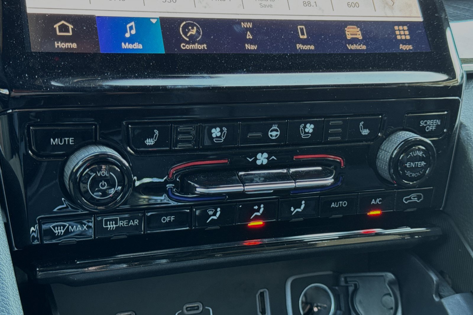 New 2023 Jeep Grand Cherokee Trailhawk w/ Advanced Protech Group II image 20