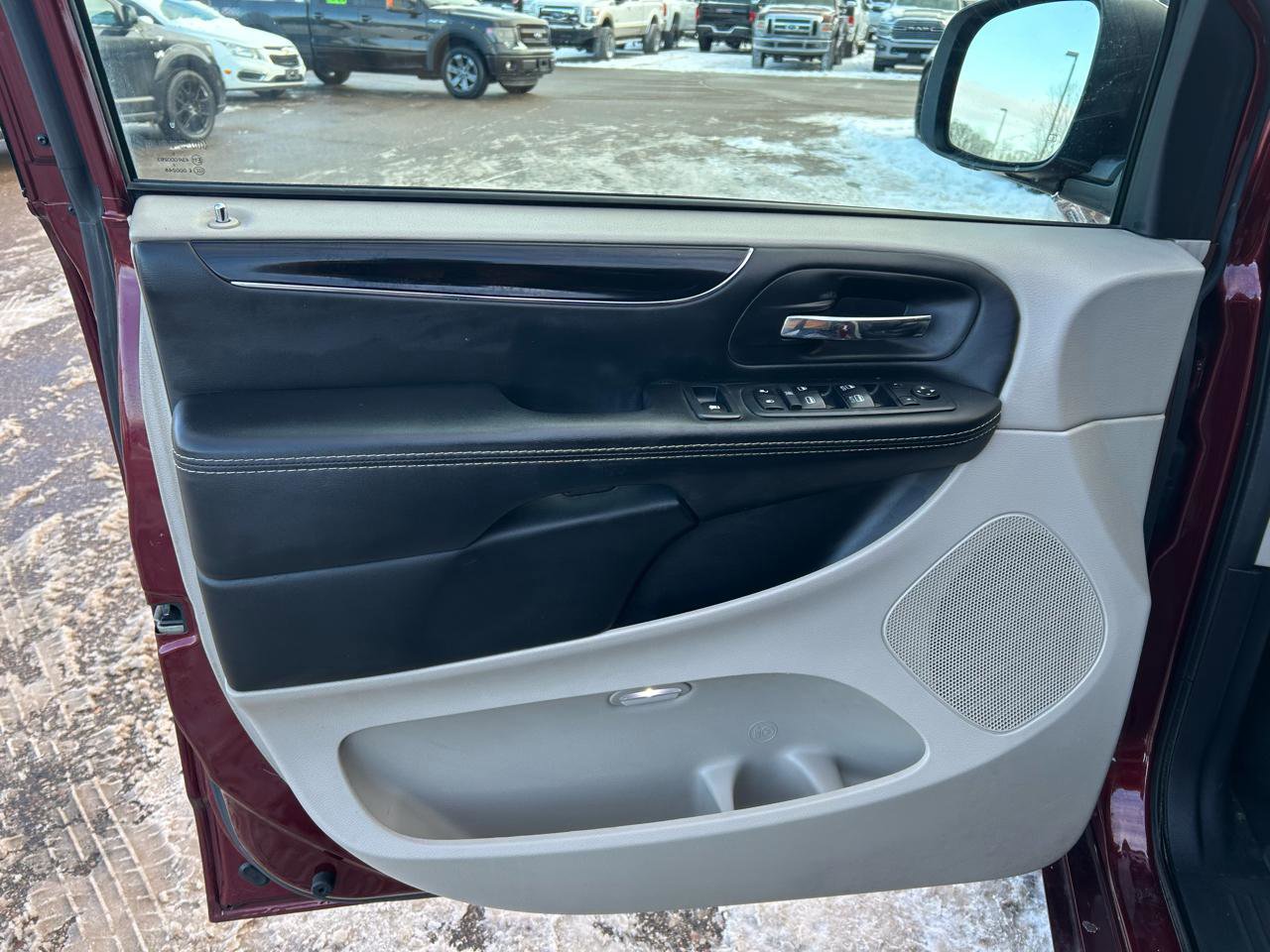 Used 2018 Dodge Grand Caravan SXT image 13