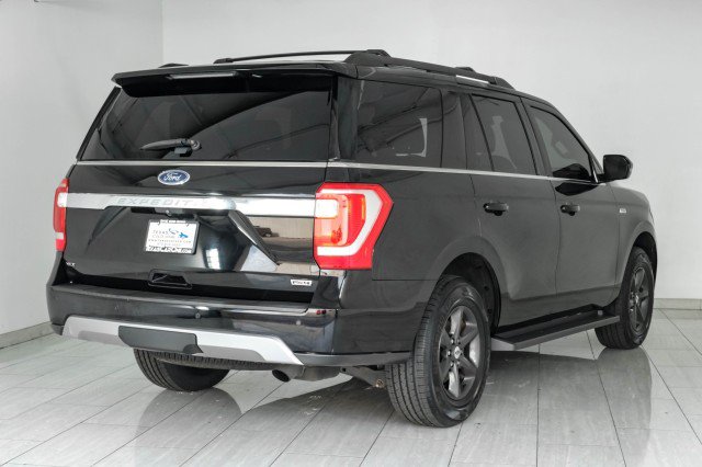 Used 2018 Ford Expedition XLT w/ Equipment Group 202A AWD/4WD image 6