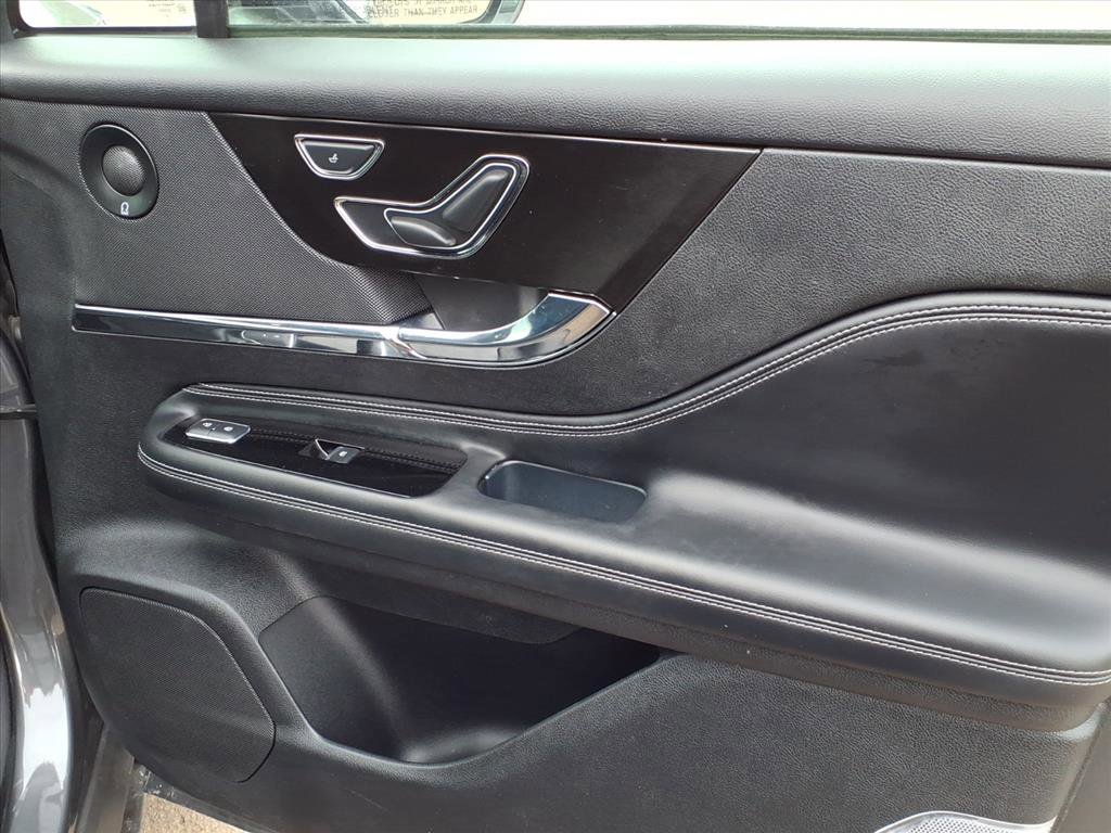 Used 2021 Lincoln Corsair Reserve w/ Equipment Group 201A image 4