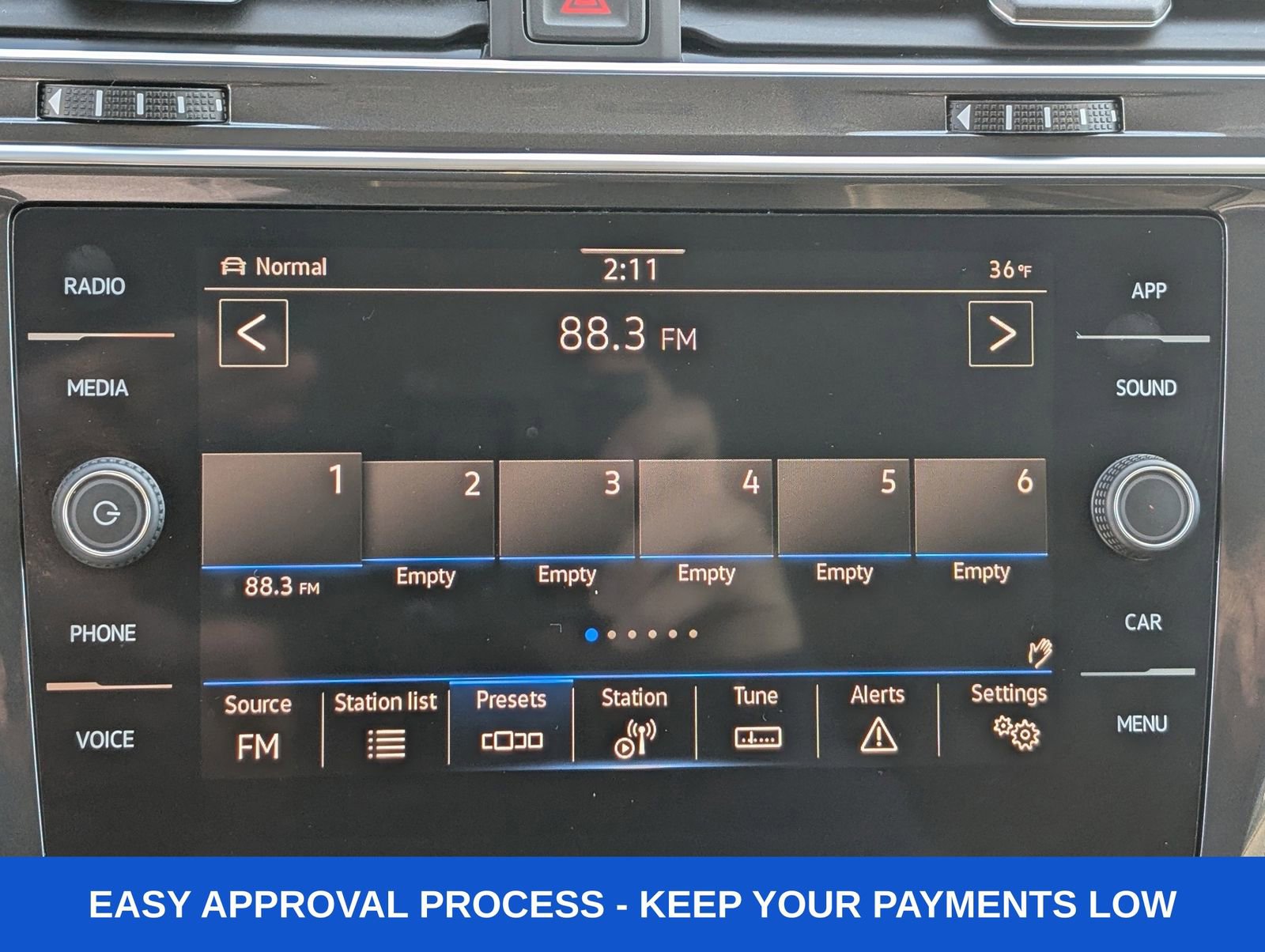 Used 2024 Volkswagen Tiguan SE image 38