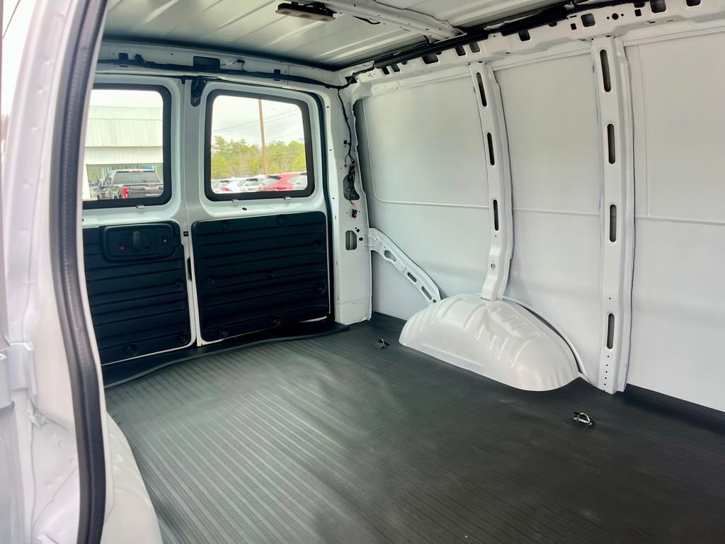 New 2026 Chevrolet Express 2500 RWD image 9