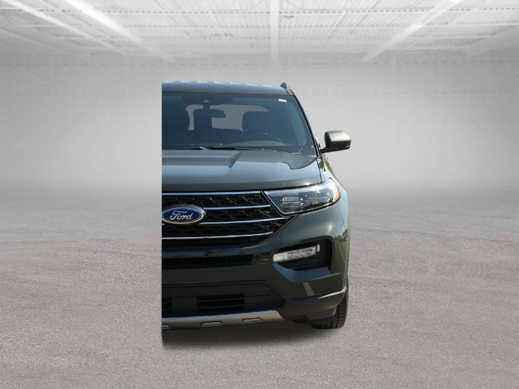 Used 2024 Ford Explorer XLT w/ Equipment Group 202A AWD/4WD image 47