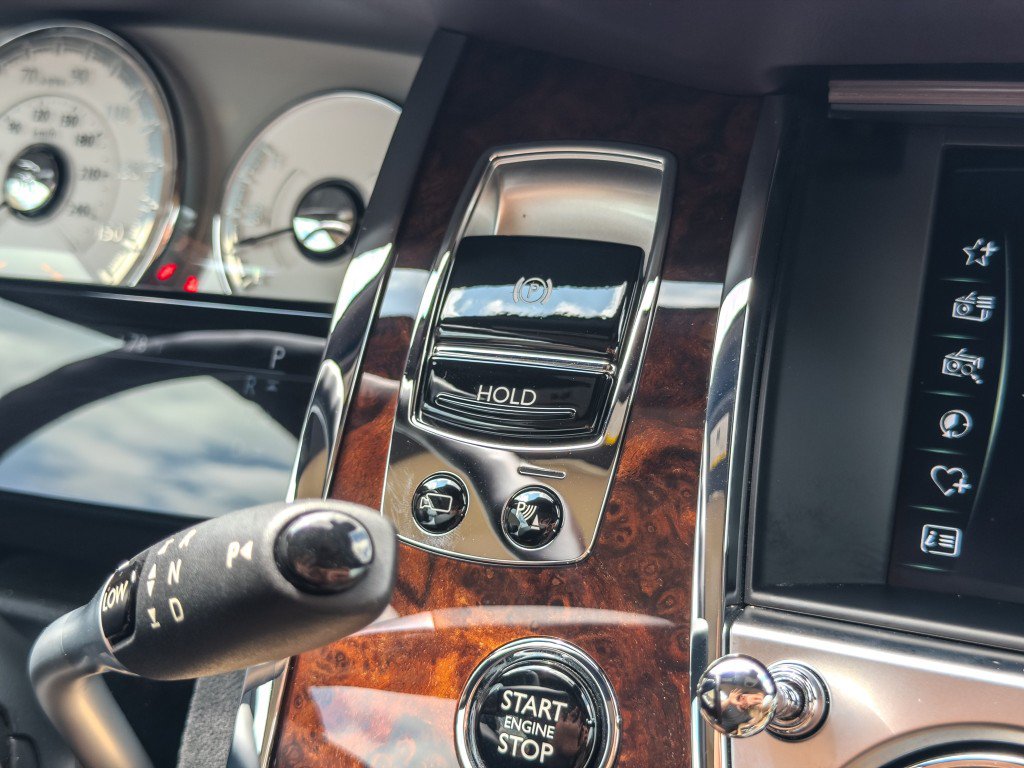 Used 2018 Rolls-Royce Dawn RWD image 40