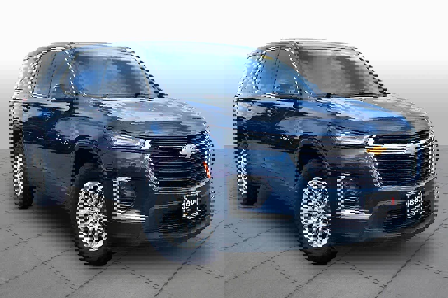 Used 2022 Chevrolet Traverse LS FWD image 3