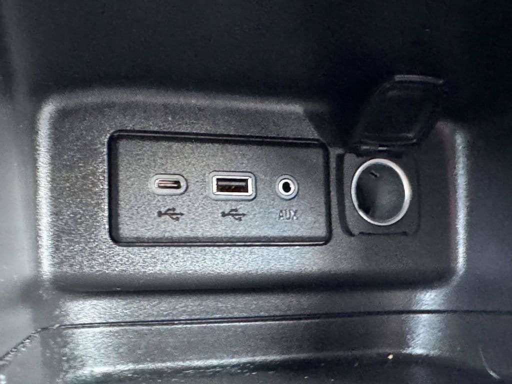 Used 2020 Chevrolet Equinox LT w/ Driver Convenience Package FWD image 9