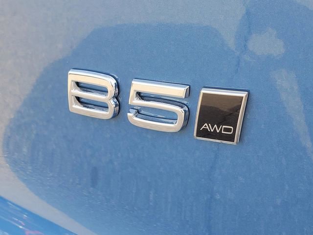 Certified 2025 Volvo XC40 B5 Plus AWD/4WD image 8