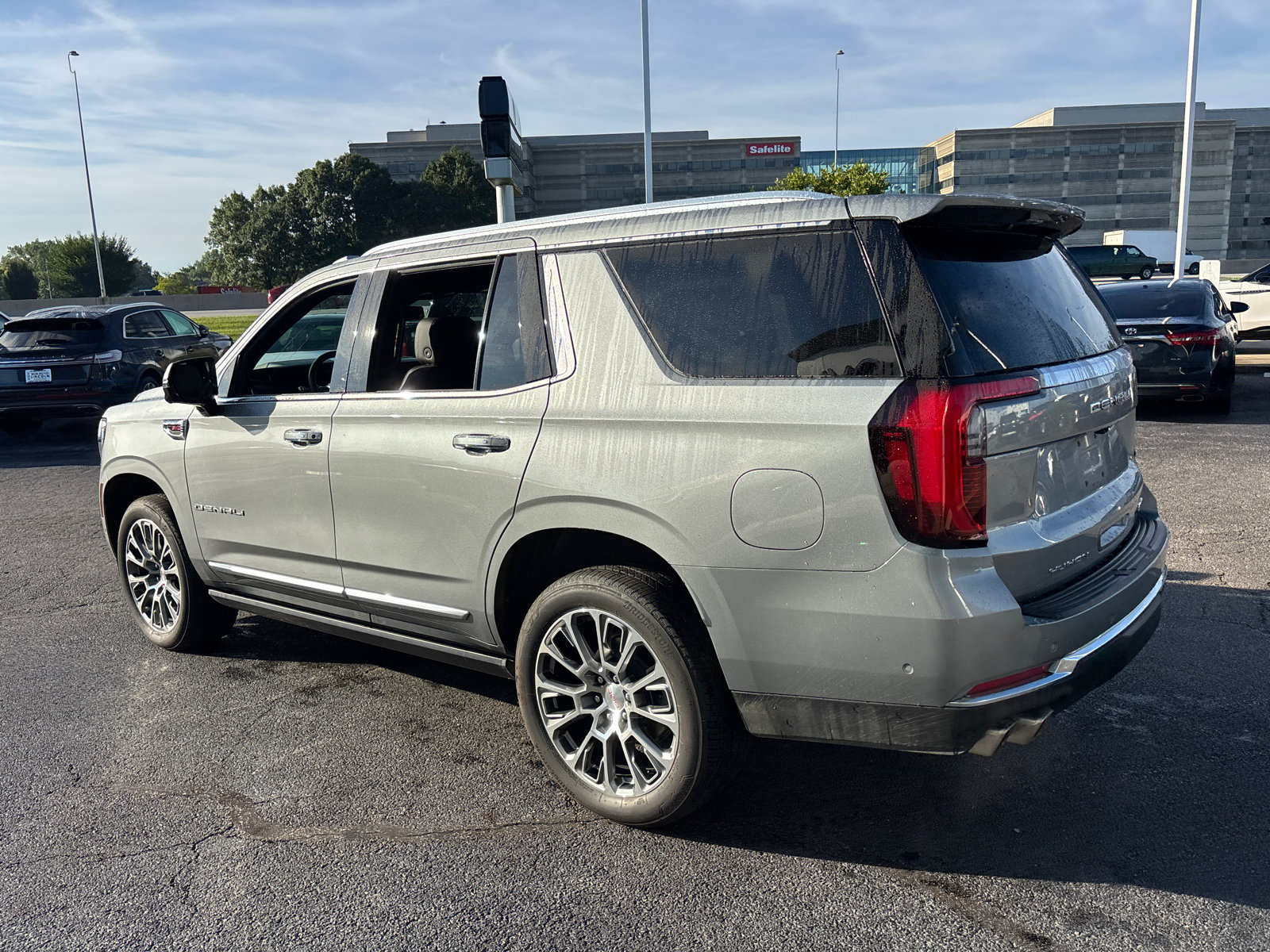 Used 2025 GMC Yukon Denali w/ Sun & Power Step Package AWD/4WD image 5