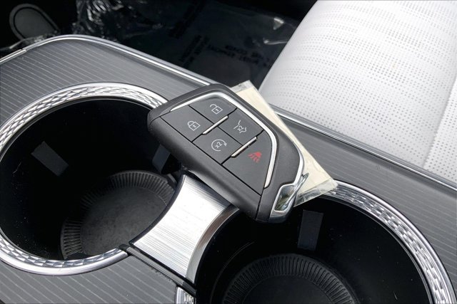 Used 2024 Cadillac Lyriq Luxury AWD/4WD image 11
